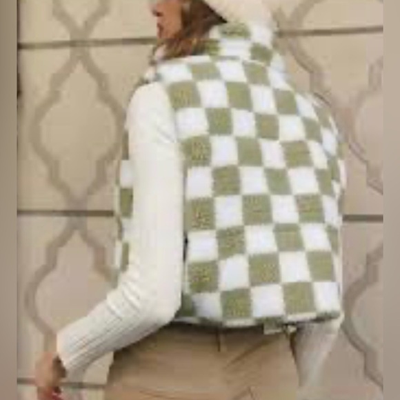 Wild Rose Tops - Boutique Sherpa Vest, SMALL VEUC